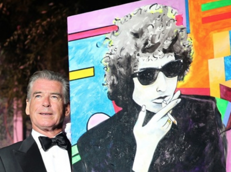 “Điệp viên 007” lần đầu bán tranh tự vẽ đã thu về 30 tỷ đồng