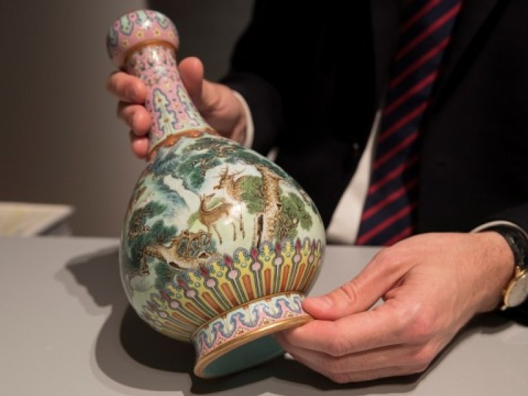 Chiếc bình bị ghét bỏ bất ngờ có giá hàng tỉ đồng