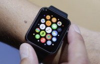 thuy dien apple watch cuu song nguoi dan ong dot quy