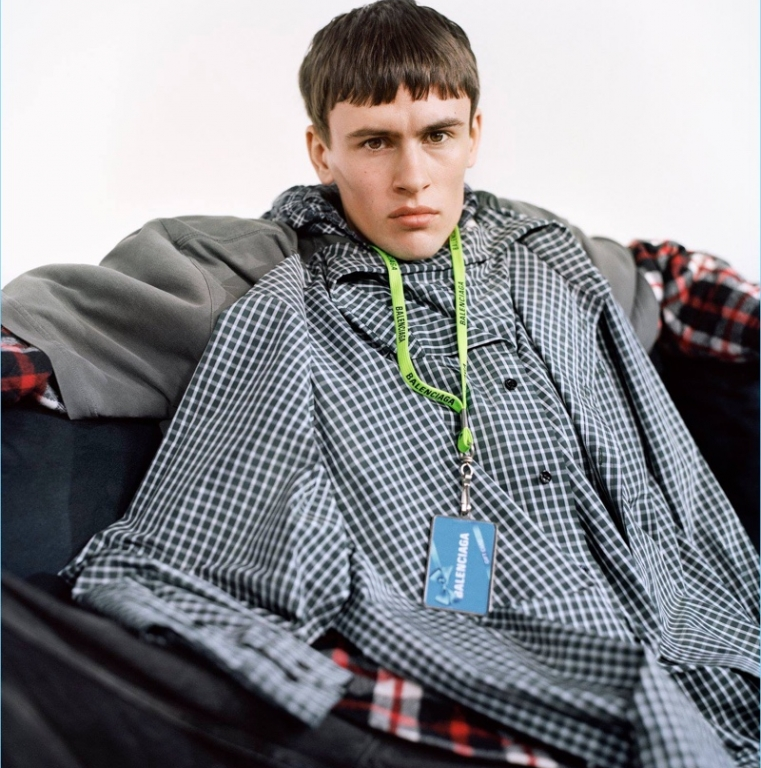 Chiếc áo “2 trong 1” giá hơn 30 triệu đồng có gì đặc biệt?