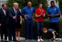 ham ho tap the duc qua ban cong cung huan luyen vien thoi dai dich covid 19