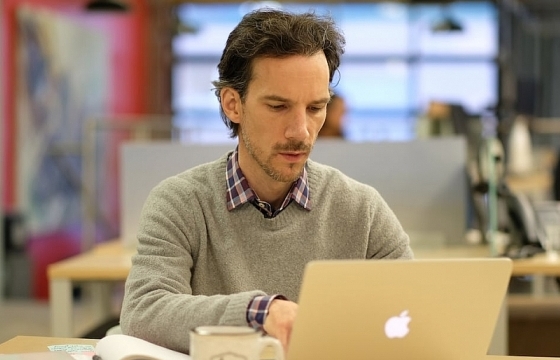 “Nhà văn ma thuật” viết sách để ru ngủ người lớn