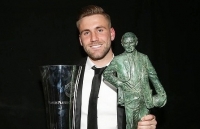 vuot cronaldo va messi van dijk gianh giai cau thu xuat sac nhat chau au