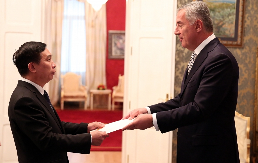 Đại sứ Đặng Trần Phong trình Ủy nhiệm thư lên Tổng thống Montenegro Milo Dukanovic