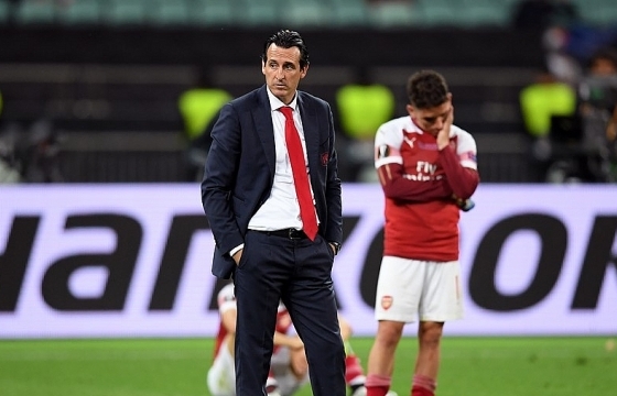 Nỗi buồn vô hạn của Arsenal khi chứng kiến Chelsea nâng cúp vô địch