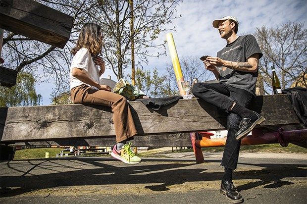 dich covid 19 nhung buc anh danh lua thi giac ve thuc hien gian cach xa hoi