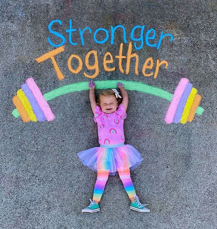 bo anh gia dinh vui nhon duoc thuc hien khi cach ly xa hoi