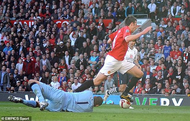 Trọng tài Howard Webb thừa nhận mong C.Ronaldo... đá hỏng phạt đền trong tai howard webb thua nhan mong cronaldo da hong phat den