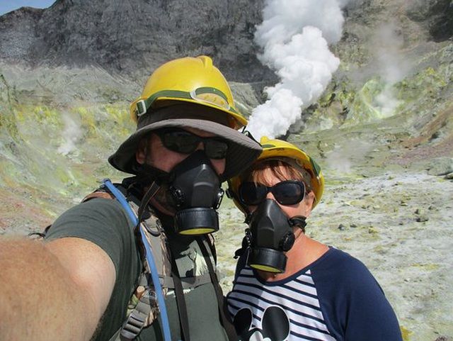 Hòn đảo chết chóc, đến thăm phải đeo mặt nạ chống hơi độc hon dao chet choc den tham phai deo mat na chong hoi doc