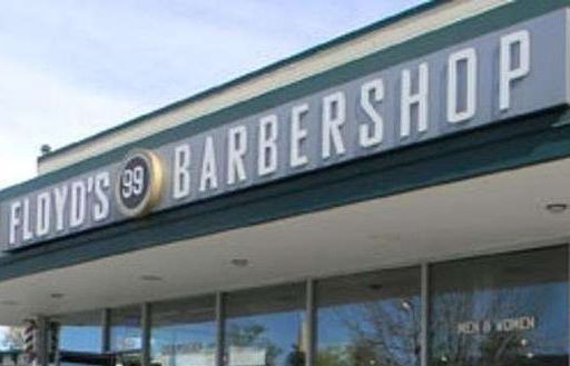 Lần đầu cắt tóc sau dịch Covid-19, khách phóng tay 'bo' hàng ngàn USD