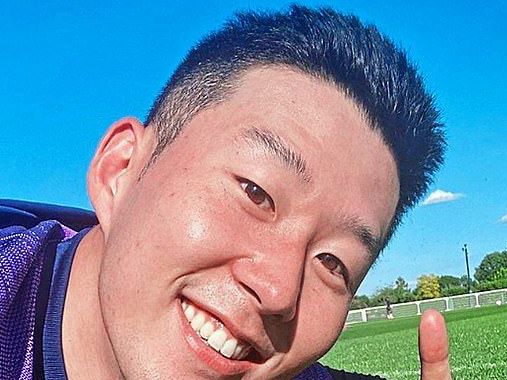 Son Heung Min rạng rỡ tập luyện trở lại sau khi hoàn thành nghĩa vụ quân sự