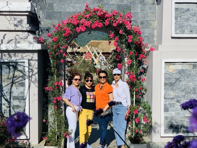 lac buoc vao thung lung hoa hong lon nhat viet nam tai sa pa