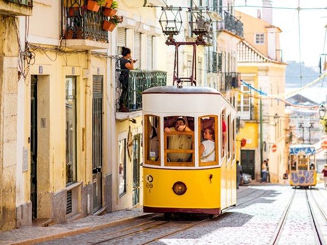 cuu van du lich mua he mot so quoc gia mo cua don du khach trong thang 6