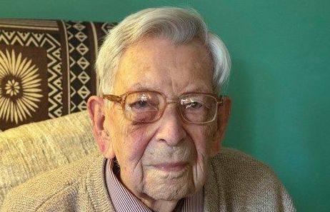 Cụ ông cao tuổi nhất thế giới qua đời ở tuổi 112 tại nước Anh