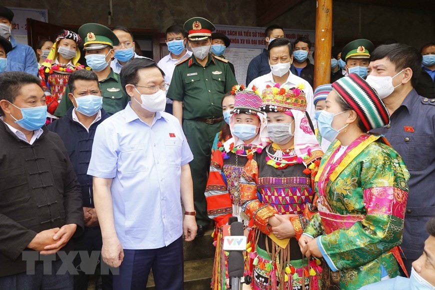 Chủ tịch Quốc hội Vương Đình Huệ kiểm tra công tác bầu cử tại Hà Giang