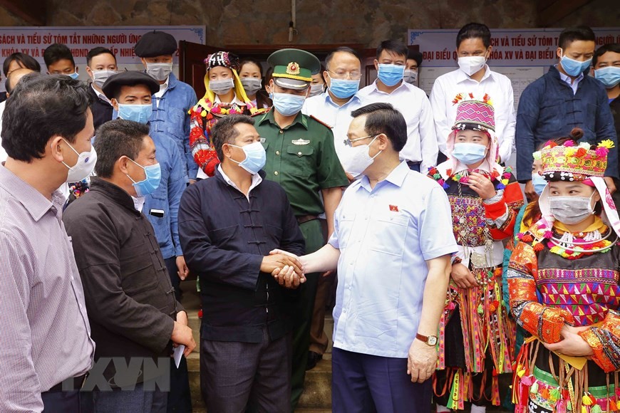 Chủ tịch Quốc hội Vương Đình Huệ kiểm tra công tác bầu cử tại Hà Giang