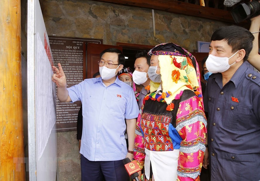 Chủ tịch Quốc hội Vương Đình Huệ kiểm tra công tác bầu cử tại Hà Giang