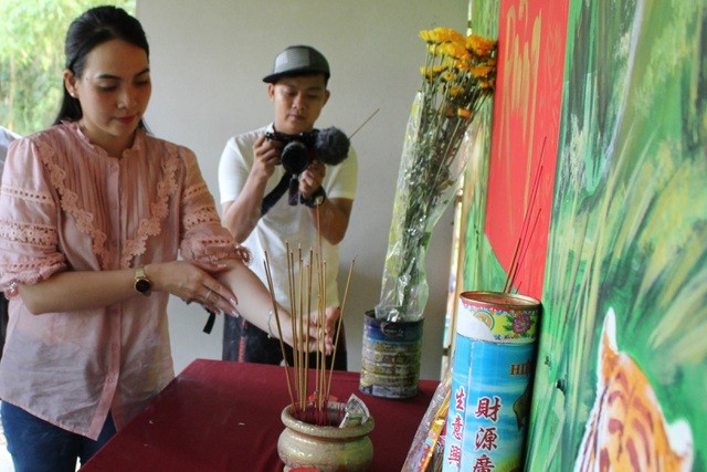 Đến rừng U Minh Hạ săn tổ ong siêu to Đến rừng U Minh Hạ săn tổ ong siêu to