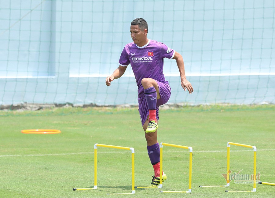 Đội tuyển Việt Nam tập dưới trời nắng nóng; Trọng Hoàng trở lại, Xuân Trường chấn thương nhẹ Đội tuyển Việt Nam tập dưới trời nắng nóng; Trọng Hoàng trở lại, Xuân Trường chấn thương nhẹ