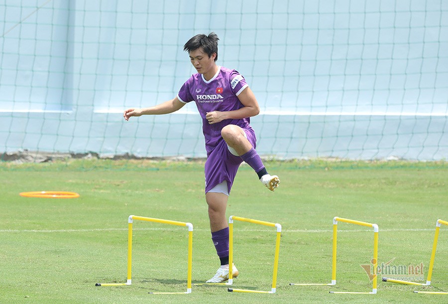 Đội tuyển Việt Nam tập dưới trời nắng nóng; Trọng Hoàng trở lại, Xuân Trường chấn thương nhẹ Đội tuyển Việt Nam tập dưới trời nắng nóng; Trọng Hoàng trở lại, Xuân Trường chấn thương nhẹ