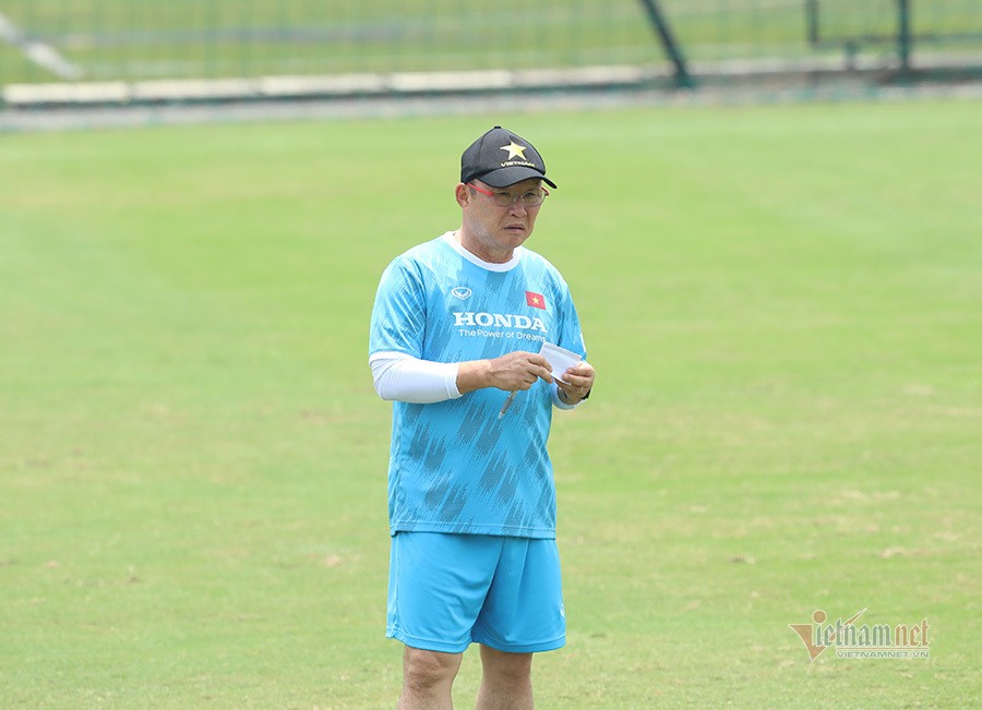 Đội tuyển Việt Nam tập dưới trời nắng nóng; Trọng Hoàng trở lại, Xuân Trường chấn thương nhẹ Đội tuyển Việt Nam tập dưới trời nắng nóng; Trọng Hoàng trở lại, Xuân Trường chấn thương nhẹ