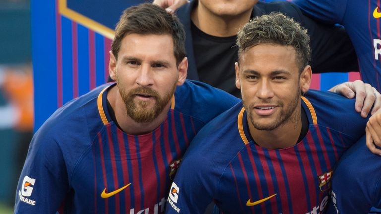 Chuyển nhượng cầu thủ: PSG tiếp tục mời chào Messi; Barca định dùng Miralem Pjanic gạ Chelsea đổi Jorginho; Atletico hỏi mua De Paul