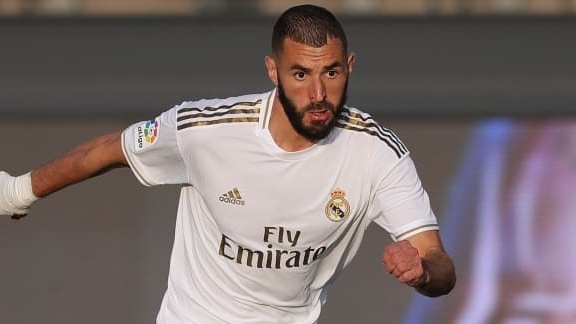 Chuyển nhượng cầu thủ: Benzema được gia hạn hợp đồng; yêu cầu rời đi của Harry Kane gây tức giận; Man City xét bán một số 'ngôi sao'