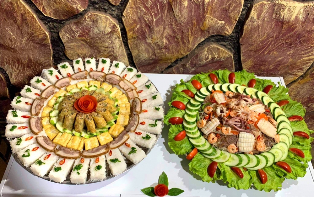 Mâm cơm do Vũ Văn Võ trình bày. (Nguồn: Vietnamnet)