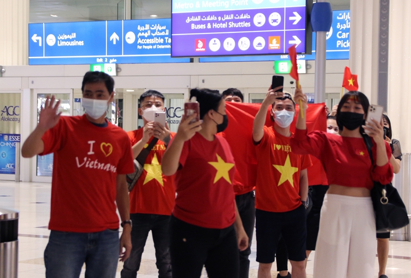 Vòng loại World Cup 2022: Cổ động viên người Việt ở UAE nồng nhiệt chào đón đội tuyển Việt Nam