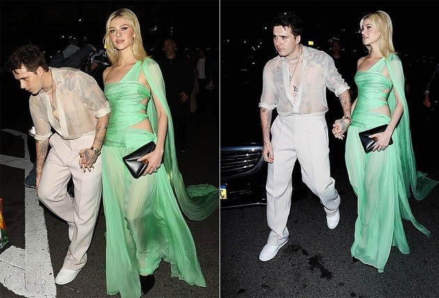 Vợ chồng Brooklyn Beckham tay trong tay tới dự tiệc hậu Met Gala tại New York. Đôi uyên ương mới cưới cùng diện trang phục xuyên thấu đồng điệu. Trong khi Brooklyn mặc áo sơ mi trắng mỏng lộ rõ loạt hình xăm, Nicola khoe thân hình gợi cảm trong bộ đầm cắt khoét ở eo, xuyên thấu ở chân. Vợ chồng Brooklyn Beckham tay trong tay tới dự tiệc hậu Met Gala tại New York. Đôi uyên ương mới cưới cùng diện trang phục xuyên thấu đồng điệu. Trong khi Brooklyn mặc áo sơ mi trắng mỏng lộ rõ loạt hình xăm, Nicola khoe thân hình gợi cảm trong bộ đầm cắt khoét ở eo, xuyên thấu ở chân.