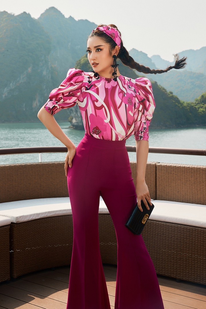 Loạt ảnh đẹp như tranh của Á hậu Hoàng My trên vịnh Hạ Long