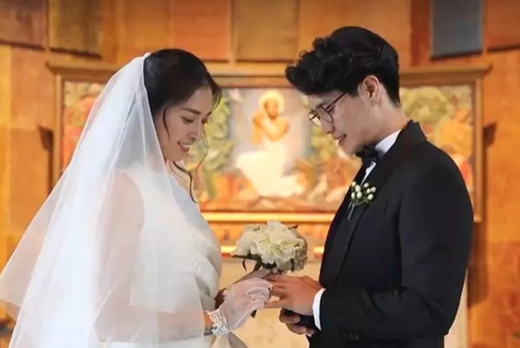 Ngô Thanh Vân tri ân cha nuôi quá cố trong đám cưới