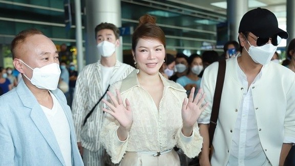 Công chiếu phim 'Kẻ thứ ba': Lý Nhã Kỳ đón đạo diễn và tài tử đến từ Hàn Quốc