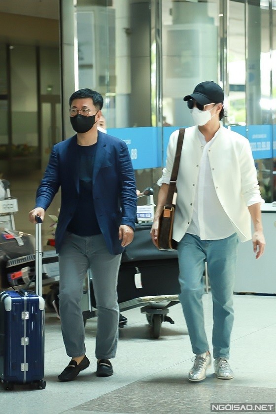 Ra mắt phim Kẻ thứ ba: Diễn viên Lý Nhã Kỳ đón đạo diễn và tài tử đến từ Hàn Quốc