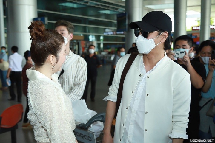 Ra mắt phim Kẻ thứ ba: Diễn viên Lý Nhã Kỳ đón đạo diễn và tài tử đến từ Hàn Quốc