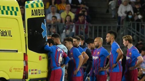 Barca: Ronald Araujo bất tỉnh sau va chạm với đồng đội