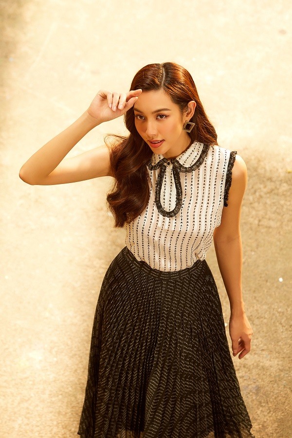 Hoa hậu Thùy Tiên giới thiệu cảnh đẹp Sapa và Hội An qua trang phục họa tiết