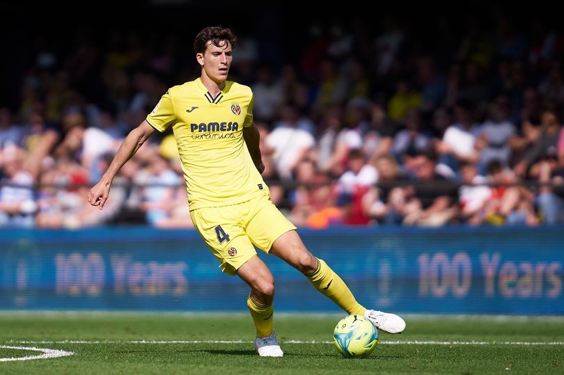 Man Utd: Sắp ký De Jong; Ronaldo nghỉ dưỡng trước khi gặp HLV Erik ten Hag