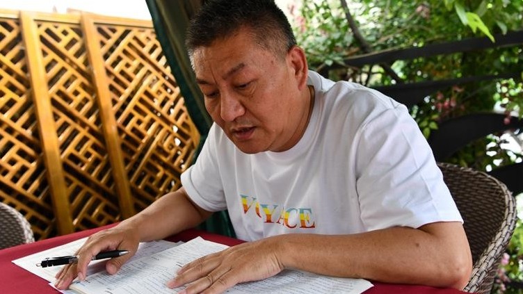 Người đàn ông 55 tuổi 'không chịu thua số phận' sau 25 lần thi trượt vào trường đại học mơ ước