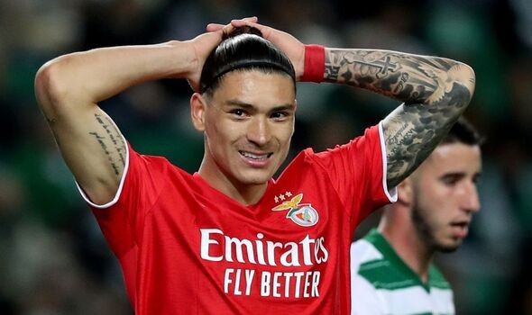 Chuyển nhượng cầu thủ Ngoại hạng Anh: Ilkay Gundogan rời Man City; Harry Kane tiếp tục làm việc với Conte; MU nhận tin vui