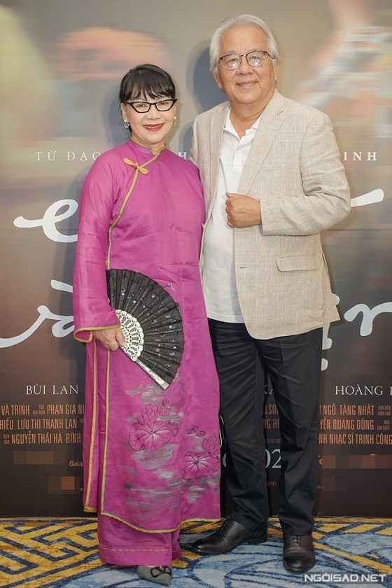 Tác phẩm kết hợp các chuyện có thật và những sáng tạo xung quanh cuộc đời, sự nghiệp và tình yêu của nhạc sĩ Trịnh Công Sơn. Ca sĩ Trịnh Vĩnh Trinh cùng chồng - ông Nguyễn Trung Trực - dự họp báo giới thiệu phim 'Em và Trịnh'. Họ đồng hành cùng đoàn phim trong quá trình sản xuất và phát hành phim.