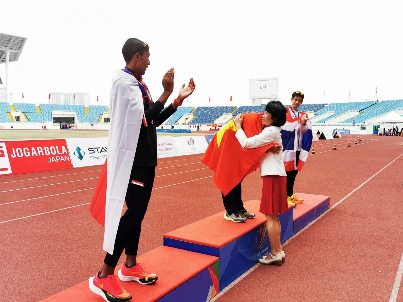 Việt Nam rực sáng SEA Games 31 với tấm HCV marathon nam lịch sử và 2 HCV đi bộ 20km