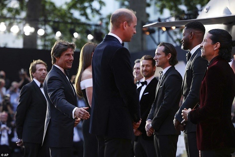 Top Gun 2: Những hình ảnh tuyệt đẹp của Công nương Kate trên tham đỏ công chiếu phim Top Gun 2: Những hình ảnh tuyệt đẹp của Công nương Kate trên tham đỏ công chiếu phim