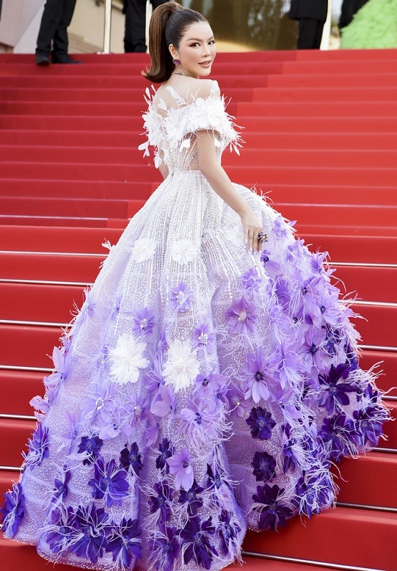 Cannes 2022: Chi tiết bộ đầm tím hoa oải hương của Lý Nhã Kỳ