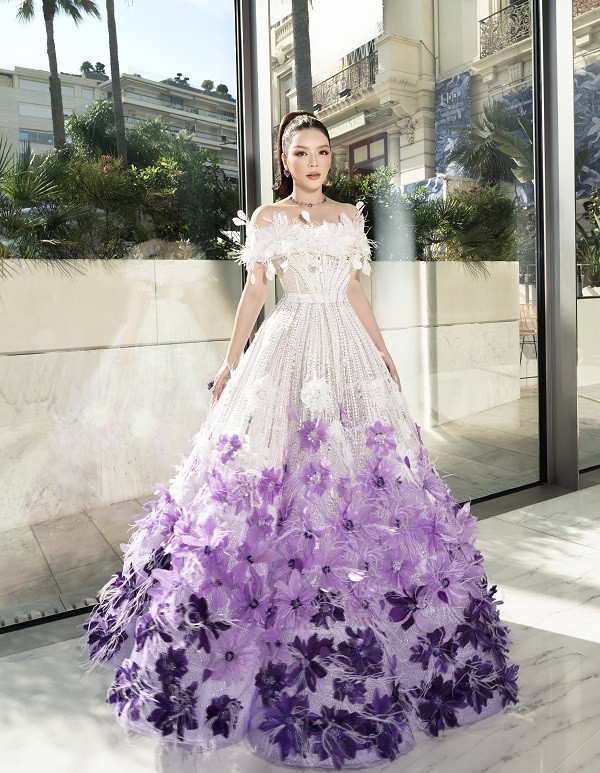 Cannes 2022: Chi tiết bộ đầm tím hoa oải hương của Lý Nhã Kỳ