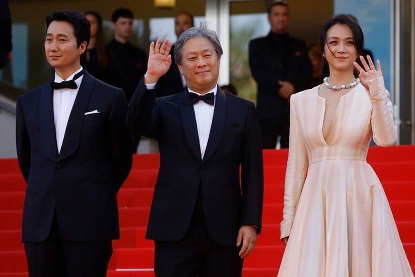 Cannes 2022: Nữ diễn viên Trung Quốc Thang Duy nhỏ nhắn và quyến rũ trên thảm đỏ