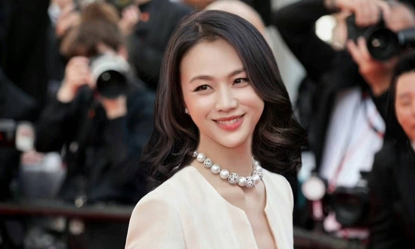 Cannes 2022: Nữ diễn viên Trung Quốc Thang Duy nhỏ nhắn và quyến rũ trên thảm đỏ