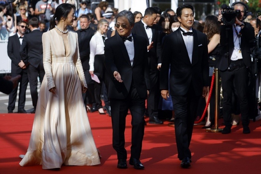 Cannes 2022: Nữ diễn viên Trung Quốc Thang Duy nhỏ nhắn và quyến rũ trên thảm đỏ