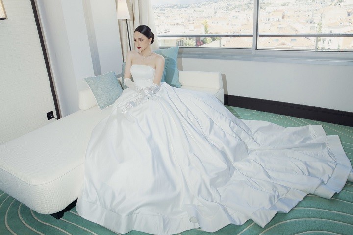 Dự kiến ngày 12/6 sau khi giải quyết xong mọi công việc ở châu Âu người đẹp sẽ về nước.