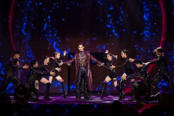 Giới nghệ sĩ xinh đẹp, tỏa sáng mừng SEA Games 31 thành công